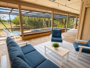 Terrace/patio - Renovated 3BR/3.5Bath Pool home on Longboat Key (Longboat Key)