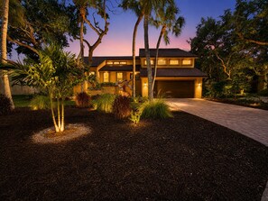 Exterior - Renovated 3BR/3.5Bath Pool home on Longboat Key (Longboat Key)