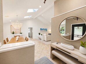 Interior - Renovated 3BR/3.5Bath Pool home on Longboat Key (Longboat Key)