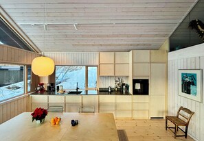 Coffee/tea maker, oven, dishwasher - Cabin by cross-country trails near Høgevarde (Flå)