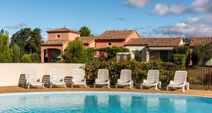 Home for 4 With Private Parking