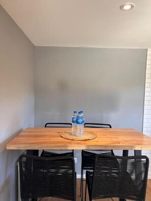 Familien-Vierbettzimmer, Bergblick | Speisen