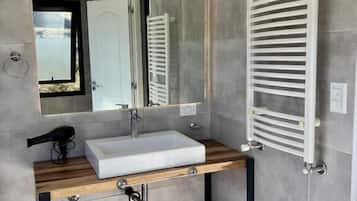 Family Quadruple Room, Mountain View | Bathroom | Towels, soap, shampoo, toilet paper