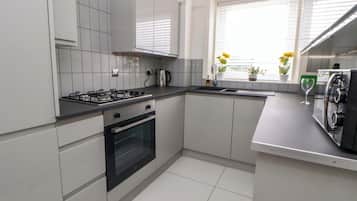 Dishwasher, cookware/dishes/utensils