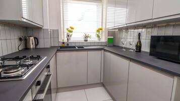 Dishwasher, cookware/dishes/utensils
