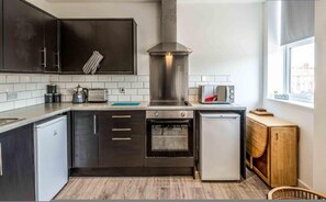 1 bedroom - Modern 1BR Apartment Near City Centre Stadiums (Moffat)