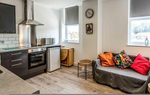 1 bedroom - Modern 1BR Apartment Near City Centre Stadiums (Moffat)
