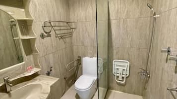 Deluxe-Studio, Mehrere Betten | Badezimmer
