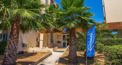 4-guest AC Apartment Near Beach