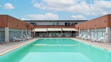 Apartment | Pool | Outdoor pool