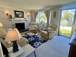 TV - 24 Riverbank Road. Footbridge Beach Cape! (Ogunquit)