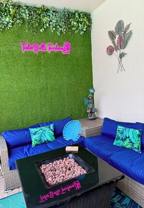 Property grounds - TinkerBell’s Smart Townhome  3BR & 3BA w/ a heated Pool 10 miles from Disney (Clermont)