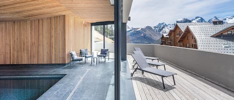 Departamento | Alberca | Alberca techada y alberca al aire libre