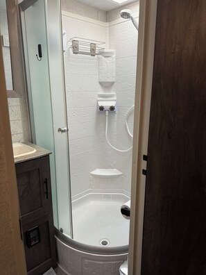Shower, towels, soap, toilet paper - Vacation Vibes Without the Drive/ Pools + Cozy RV Getaway + Great Amenities (Lubbock)