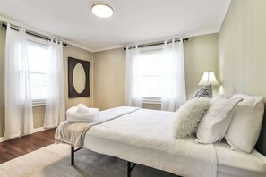 Desk, iron/ironing board, WiFi, bed sheets - Maywood Sanctuary Stylish 3BR, 8 Min to Coliseum & UNCG (Greensboro)