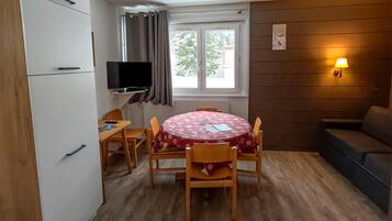 Apartment | Dining