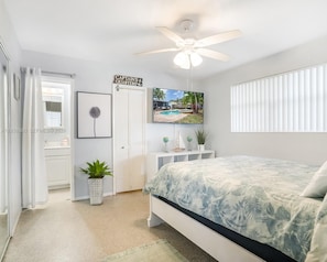 Iron/ironing board, WiFi, bed sheets - Charming 3-bedroom house with pool/jacuzzi n sunny Hollywood (Hollywood)