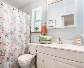 Hair dryer, towels, soap, toilet paper - Charming 3-bedroom house with pool/jacuzzi n sunny Hollywood (Hollywood)