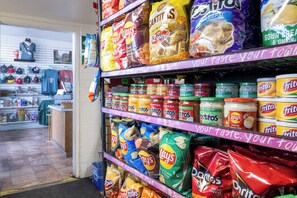 Gift shop - Chisos Mountain Lodge (Big Bend National Park)