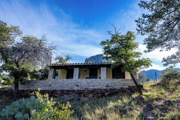 Exterior - Chisos Mountain Lodge (Big Bend National Park)