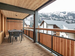 Apartment | Balcony - Stay Near ski Lifts, 8 Guests (Vaujany)