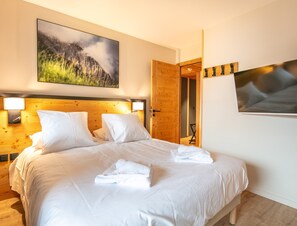 Apartment - Stay Near ski Lifts, 8 Guests (Vaujany)