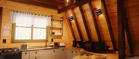 Comfort Cabin | Private kitchen | Microwave, oven, stovetop, cookware/dishes/utensils