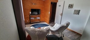 Living area - Guesthouse “Chambre Suite Mansio” with Shared Terrace, Garden & Wi-Fi (Gerbépal)