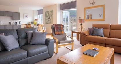 Beautiful 3 Bedroom apartment in Ballater Royal Deeside looking over Golf Course