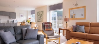 Beautiful 3 Bedroom apartment in Ballater Royal Deeside looking over Golf Course