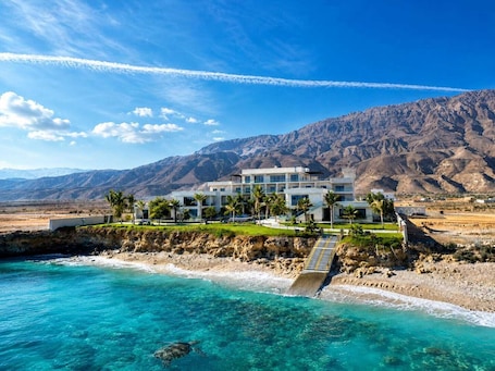 Exterior. Dhabab Bay Resort