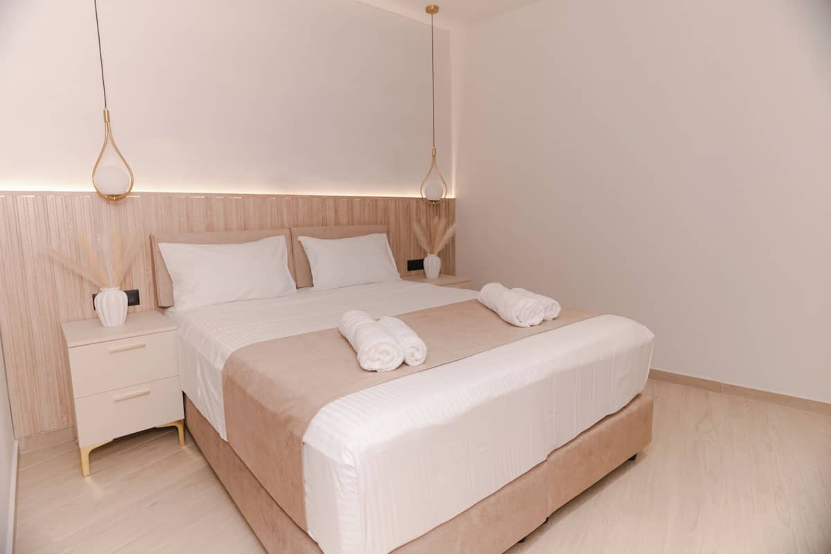 Second Floor Quadruple Suite With Terrace | 遮光窗帘、隔音、熨斗/熨衣板、免费 WiFi