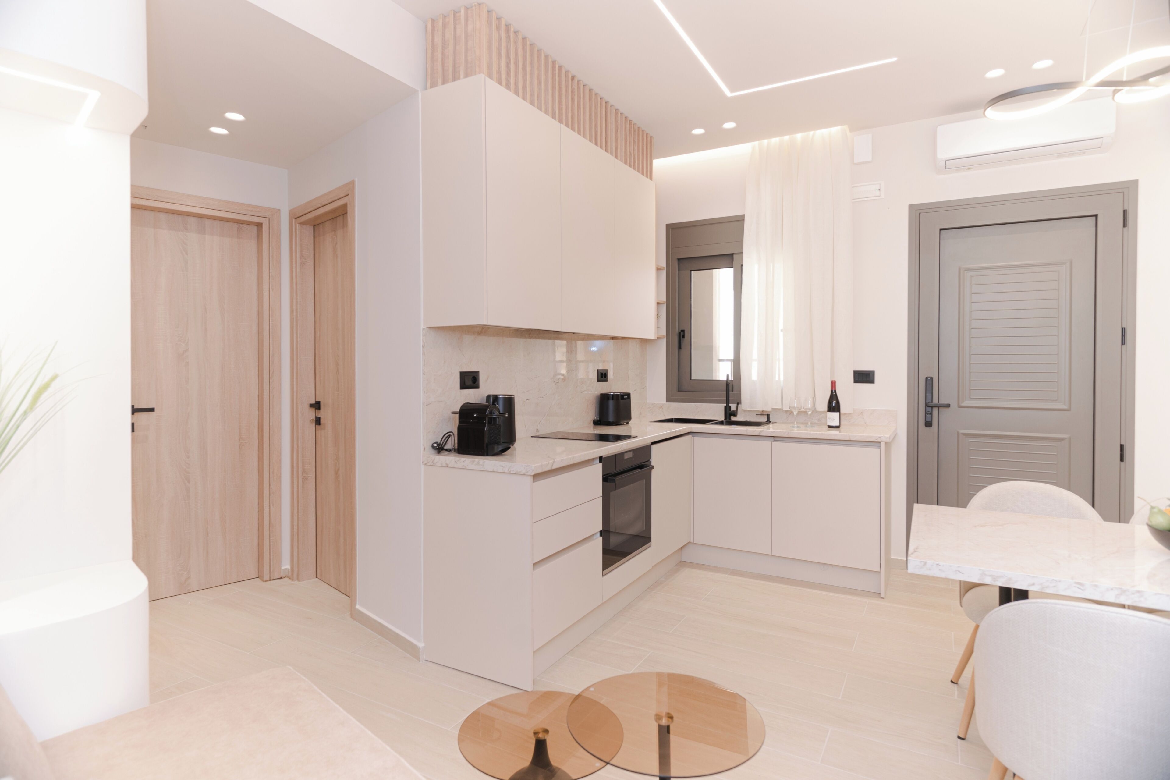 Ground Suite | Cucina privata | Forno, piano cottura, macchina per caffè espresso, macchina per tè/caffè