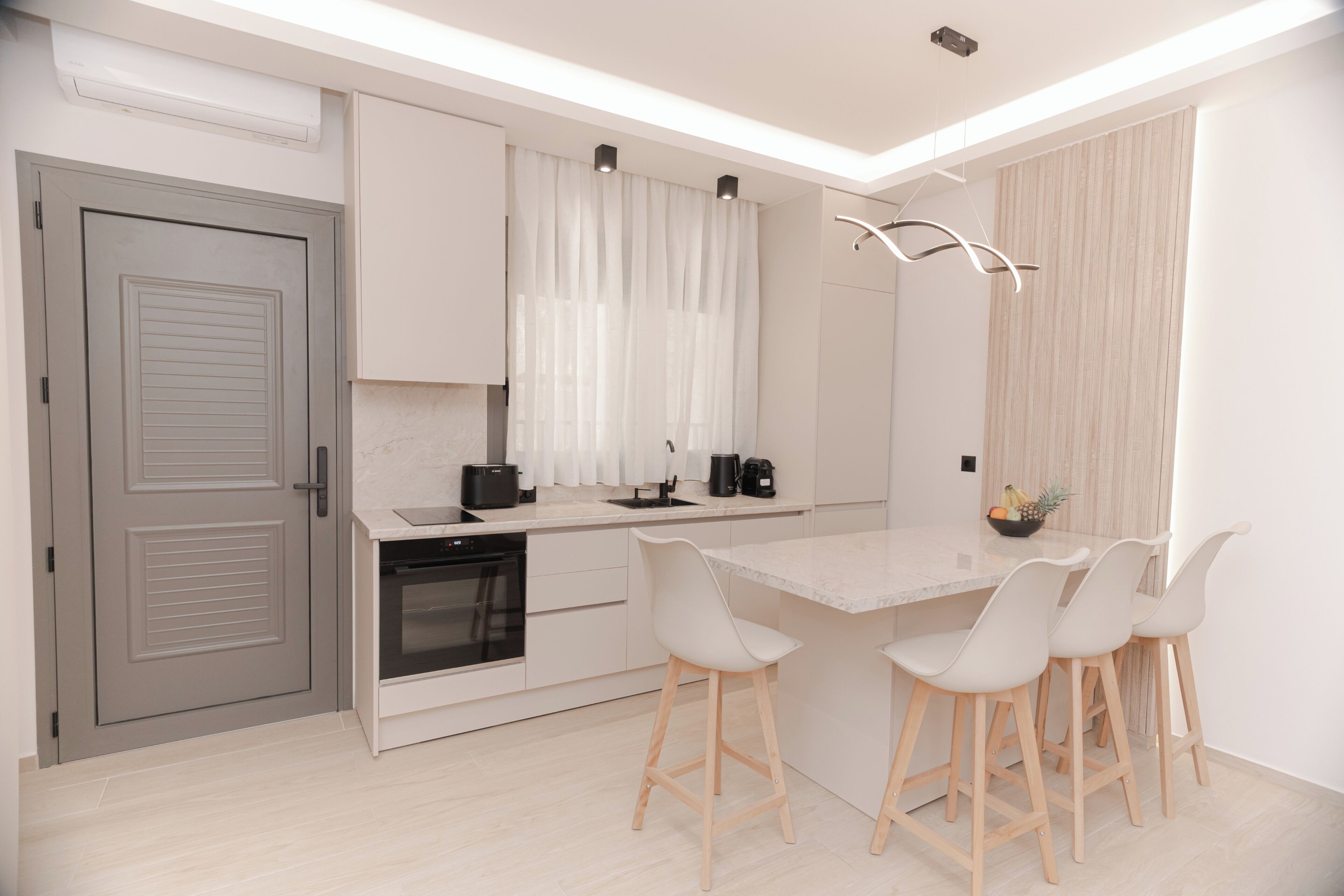 Ground Quadruple Suite | Private kitchen | Oven, stovetop, espresso maker, coffee/tea maker