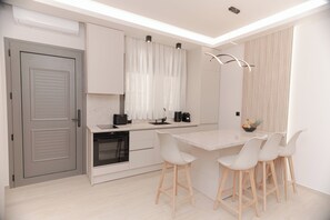 Ground Quadruple Suite | Cozinha privada | Fogão, cooktop, máquina de café expresso, cafeteira/chaleira