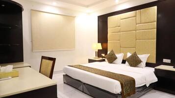 Deluxe Studio Suite, City View | In-room safe, soundproofing, free WiFi, wheelchair access