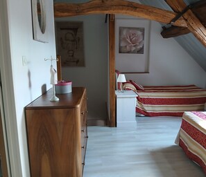 Silitysrauta/-lauta, Wi-Fi, vuodevaatteet