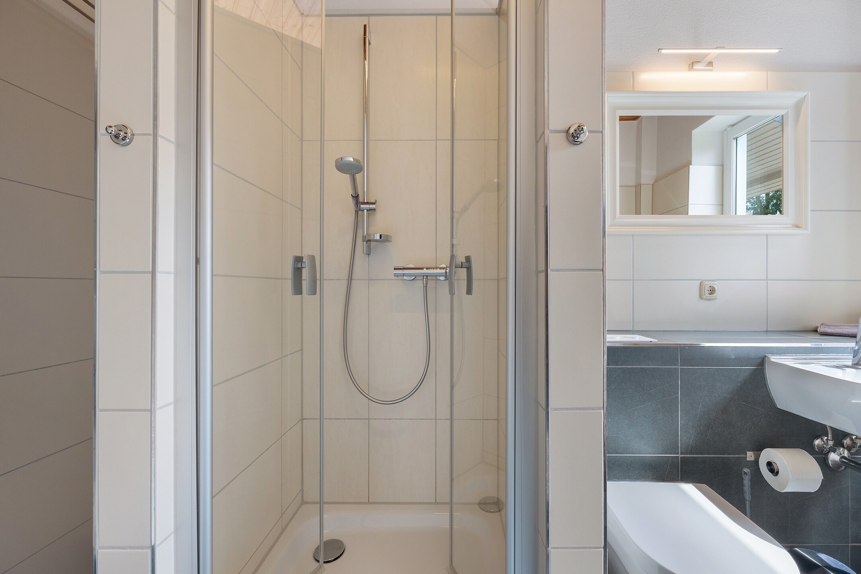 Dusche, Haartrockner, Handtücher
