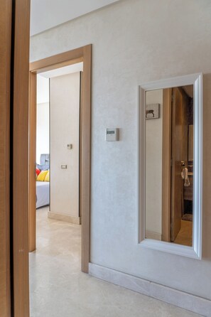1 bedroom, WiFi, bed sheets, wheelchair access - Modern • Fiber Optic • View • Casa Voyageurs • Parking • Bright (Casablanca)