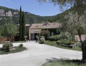 Apartment | Exterior - Trio Retreat in Vallon-pont-d'arc (Vallon-Pont-d'Arc)