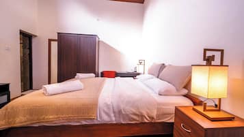 Kamar Superior | Meja kerja dan ruang kerja ramah laptop