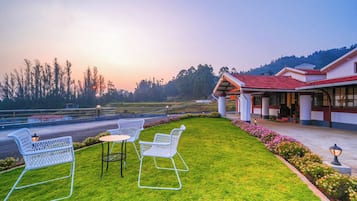 Tempat makan outdoor