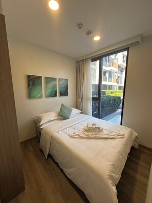 2 bedrooms, in-room safe, desk, iron/ironing board
