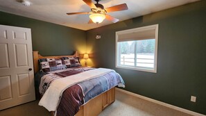 Room - Upper Peninsula Peaceful Cabin (Nadeau Township)