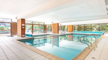 Apartemen | Kolam renang | Kolam renang indoor dan kolam renang outdoor