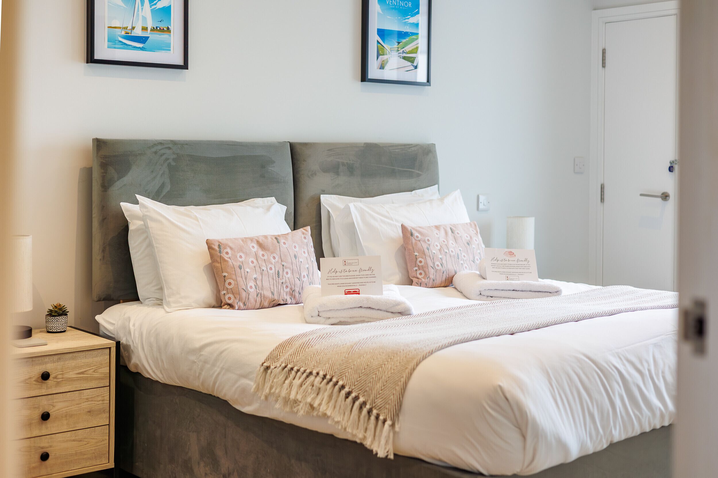 Bügeleisen/Bügelbrett, Reisekinderbett, kostenloses WLAN, Bettwäsche