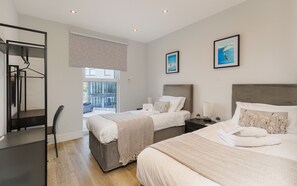 Iron/ironing board, travel cot, free WiFi, bed sheets - Culver Coast Apartment (Sandown)
