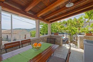 Outdoor dining - Vrbo Property (Pračana)