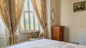 Room - Sandlands (Ryde)