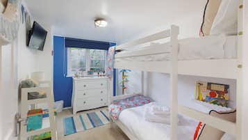 Iron/ironing board, travel cot, free WiFi, bed sheets